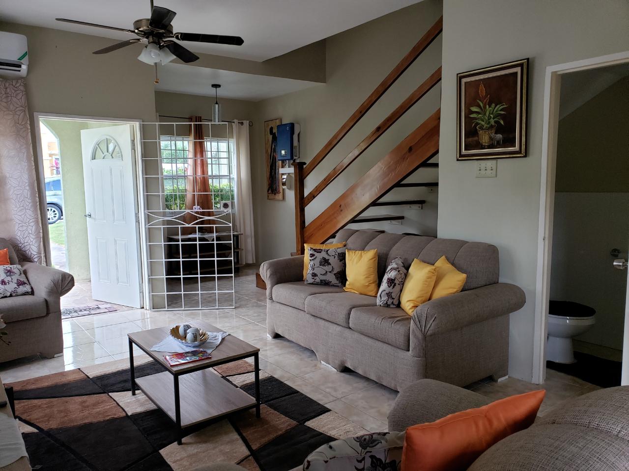 Townhouse For Sale PEAK WAY, Runaway Bay 45,000,000 Keez