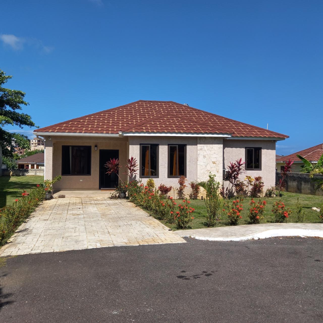 House For Rent HAPPY COVE ESTATE, Ocho Rios 2,500 Keez