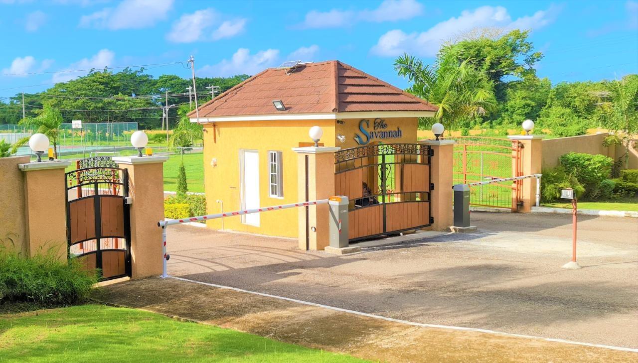 Townhouse For Rent PEAK WAY, THE SAVANNAH, Runaway Bay 130,000 Keez