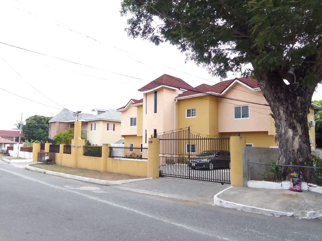 Apartment For Rent: GROVE PARK AVENUE, Kingston 8 | $165,000 | Keez