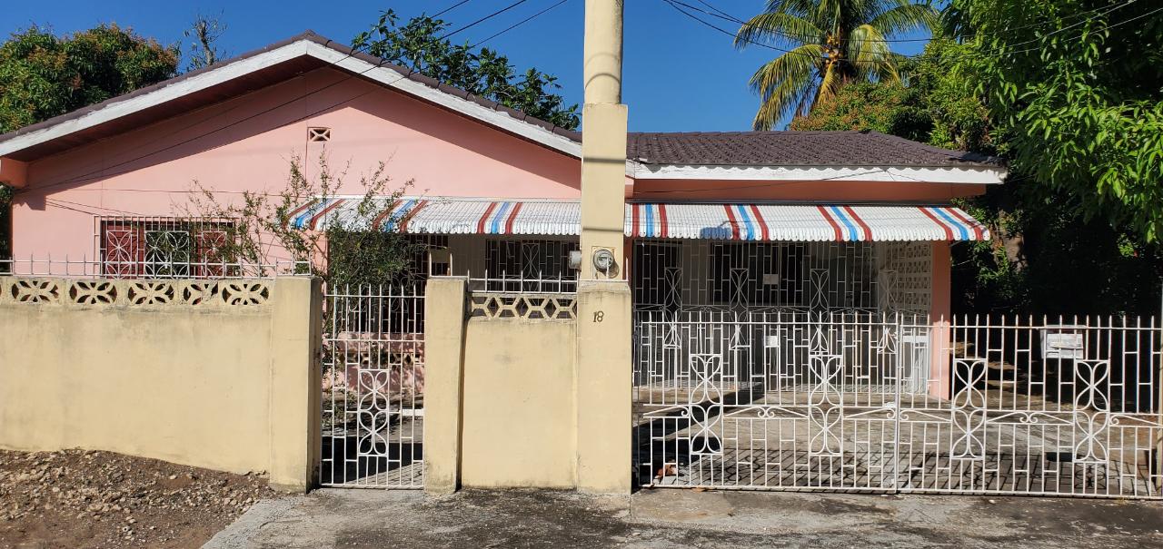 House For Sale HOPEFIELD DRIVE, May Pen 20,000,000 Keez