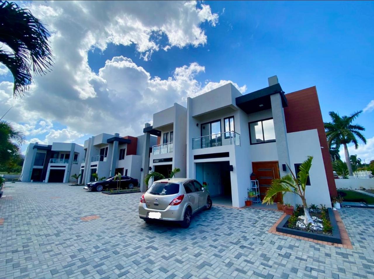 Townhouse For Sale JAMAICA BEACH, Tower Isle 485,000 Keez