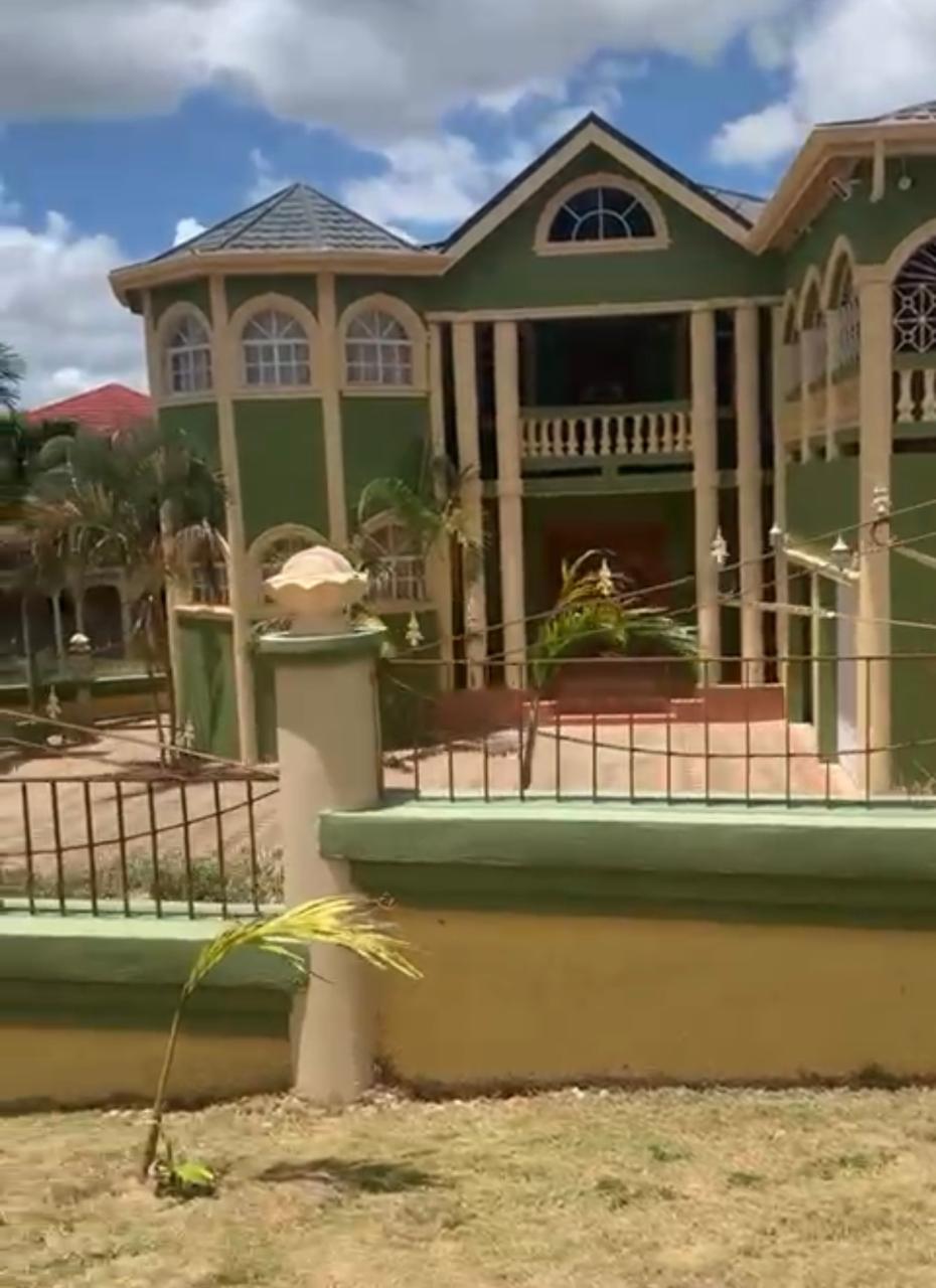 House For Sale ROCKTON DRIVE, WALTHAM, Mandeville 63,000,000 Keez