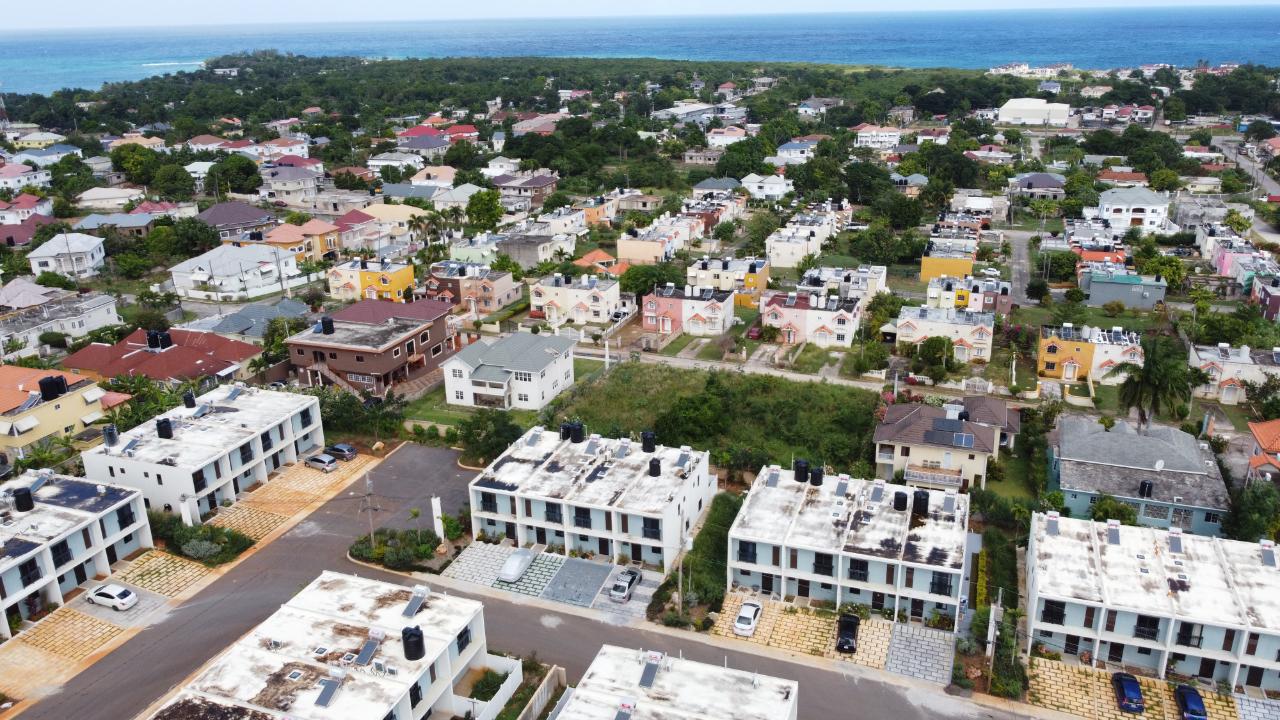 townhouse-for-rent-camelot-discovery-bay-discovery-bay-800-keez