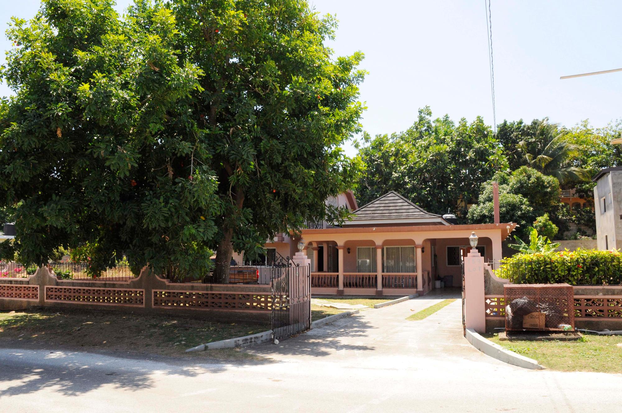 House For Sale ARMSTRONG TERRACE, Montego Bay 48,500,000 Keez