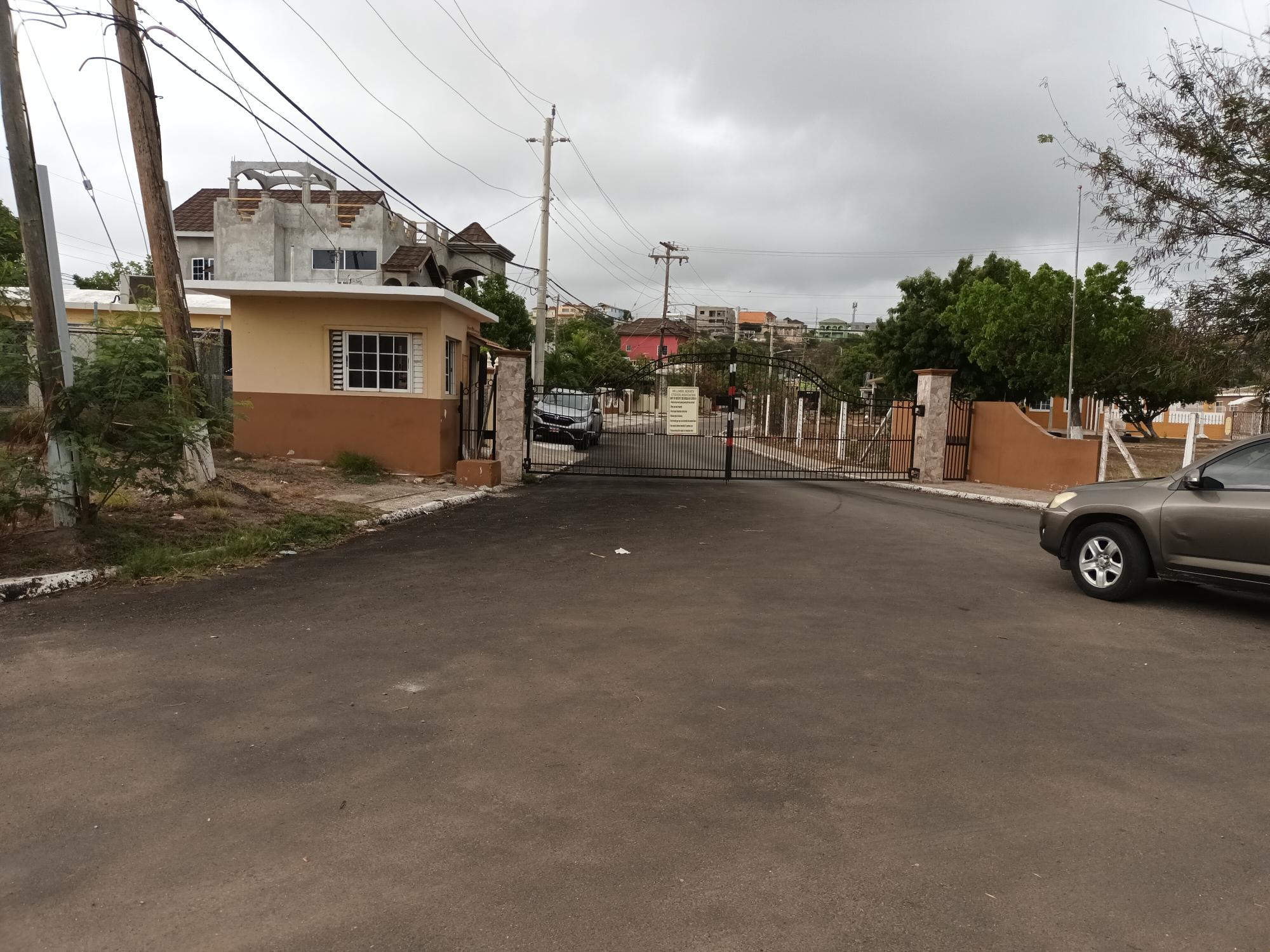 House For Sale 275 SANDHILLS HELLSHIRE, Greater Portmore 40,000,000