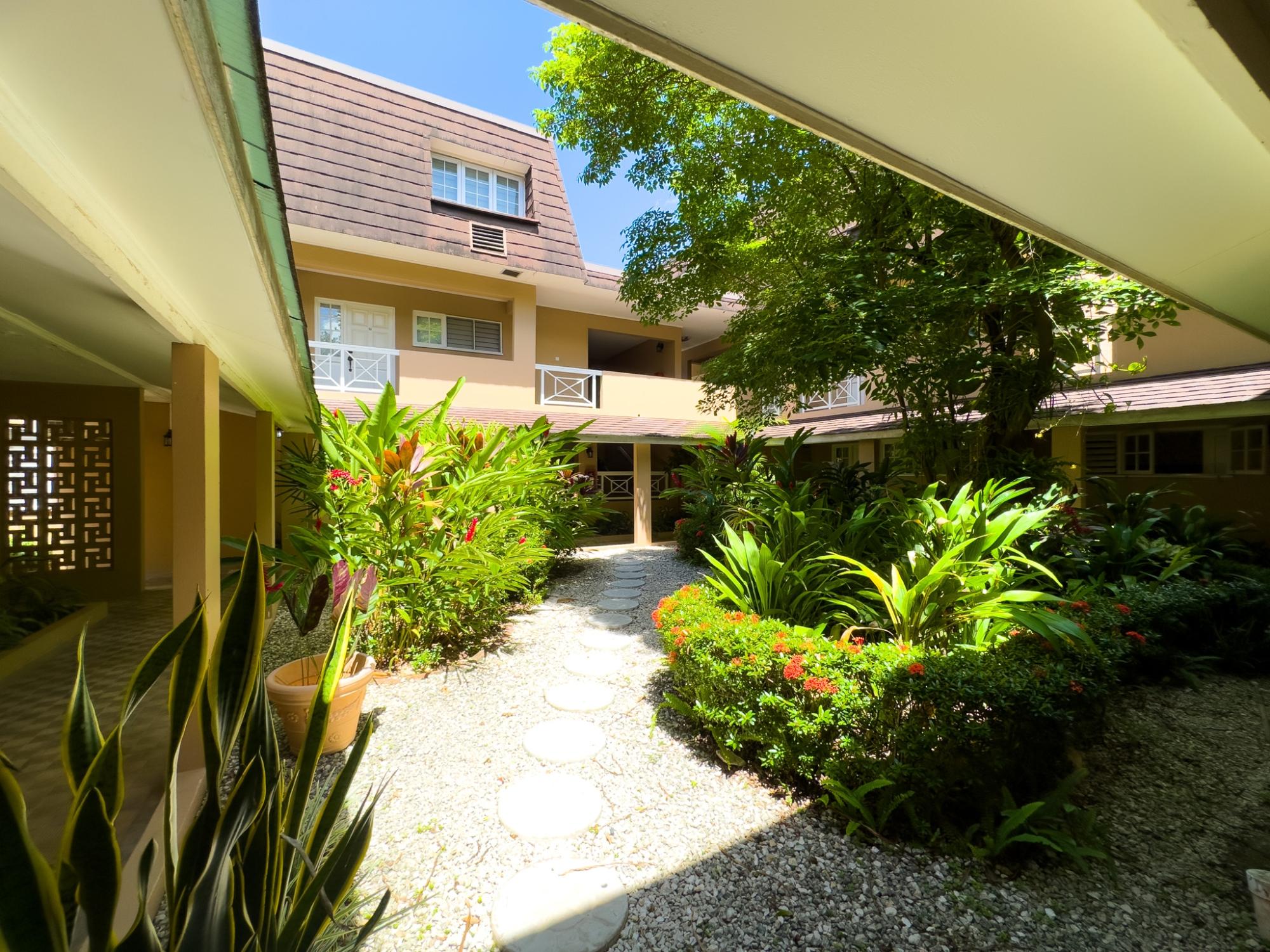 Townhouse For Rent MANOR PARK MEWS, Kingston 7 1,600 Keez