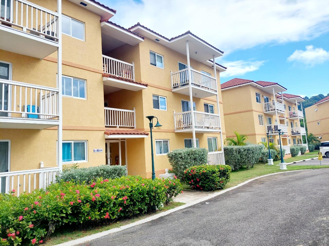 Apartment For Rent HOBBS AVE, MONTEGO BAY, Montego Bay 1,400 Keez