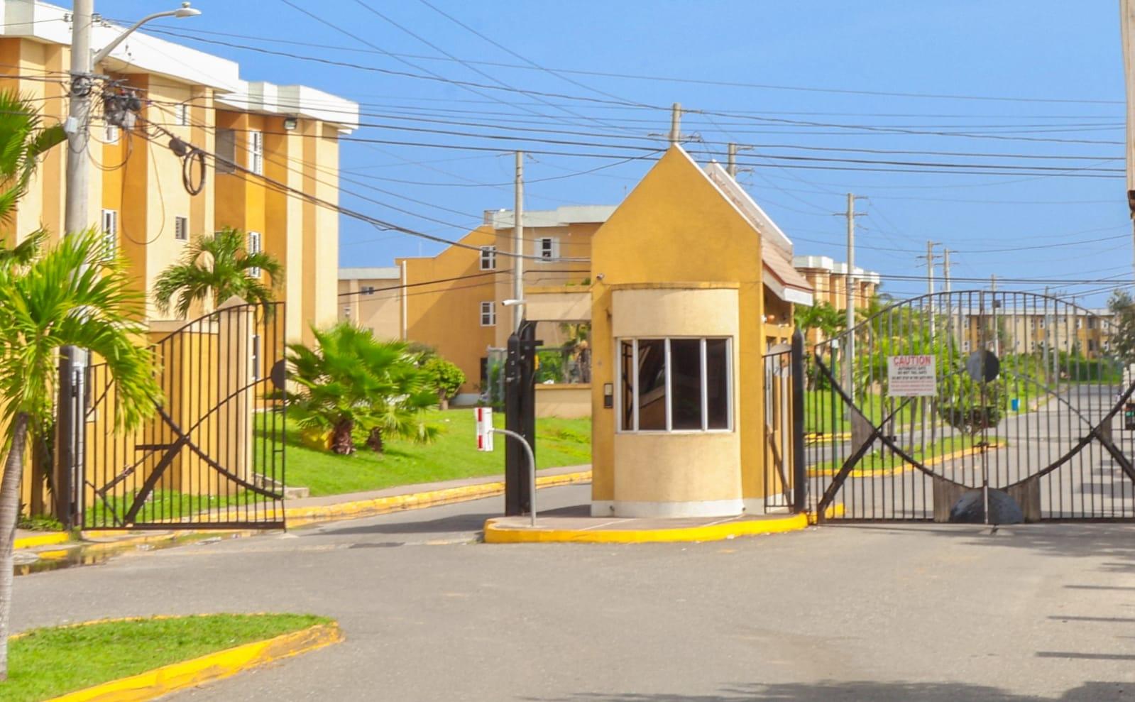 townhouse-for-rent-union-estate-twickenham-unions-estate-70-000