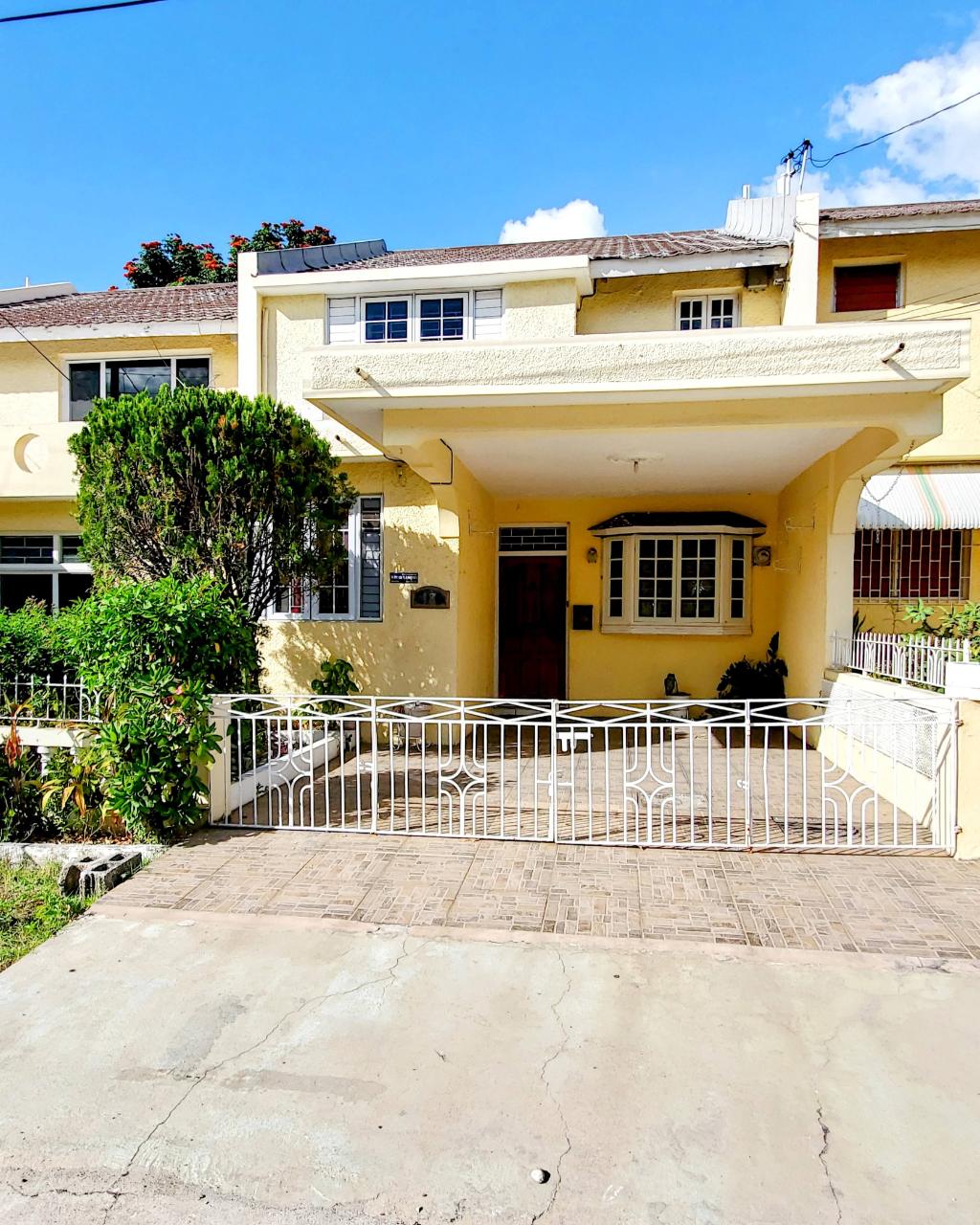 Townhouse For Sale RAVINIA MEWS, Kingston 6 48,500,000 Keez