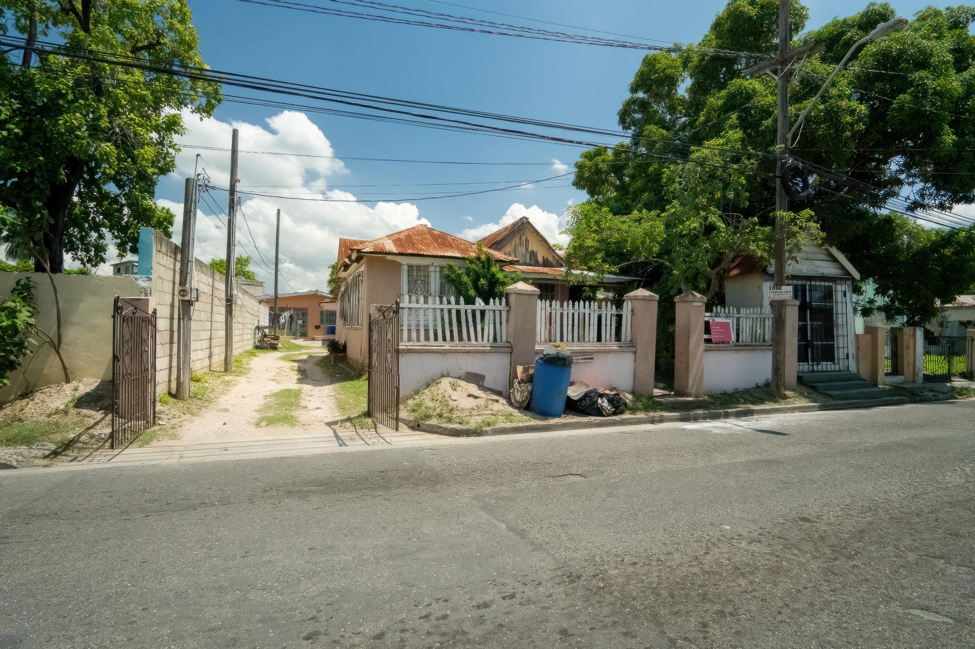 House For Sale GORE TUCA PHASE7, Greater Portmore 37,000,000 Keez