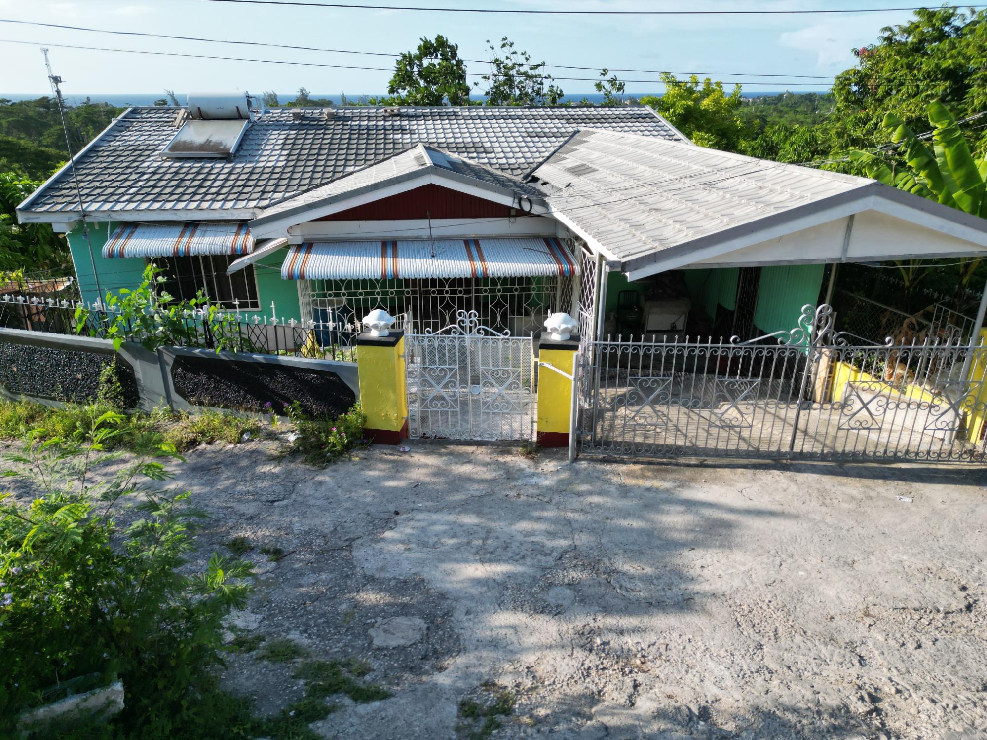 House For Sale HAMPTON HEIGHTS, Runaway Bay 42,000,000 Keez