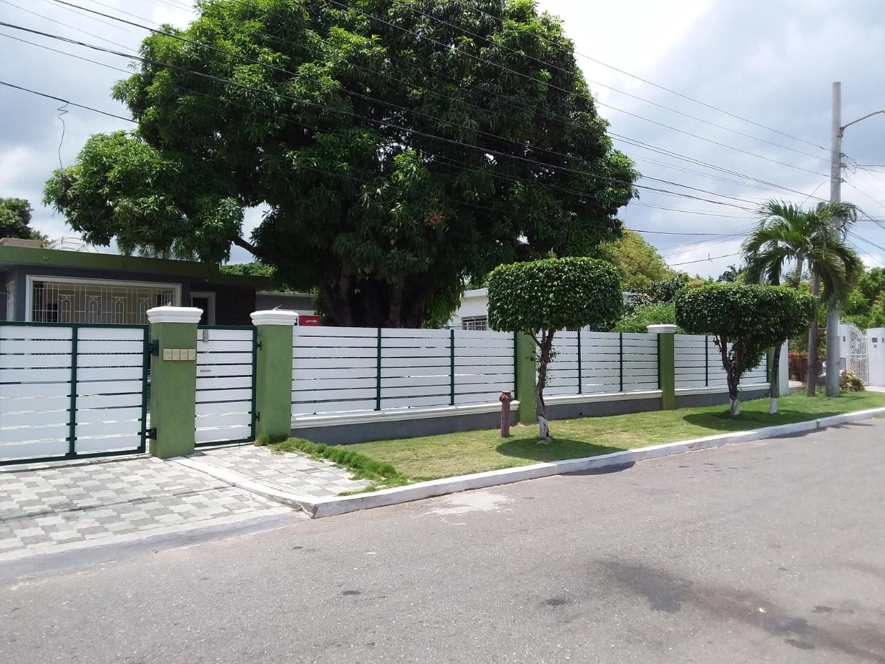 House For Rent WATERLOO AVENUE, HALF WAY TREE 100,000 Keez