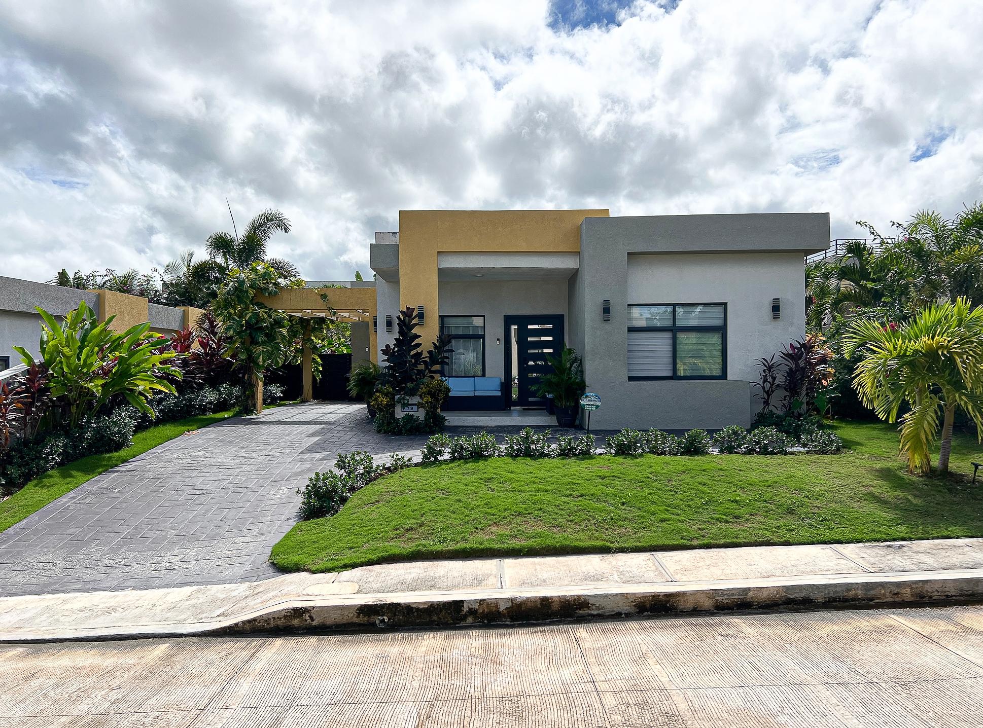 House For Sale: PYRAMID POINT, Ocho Rios | $465,000 | Keez