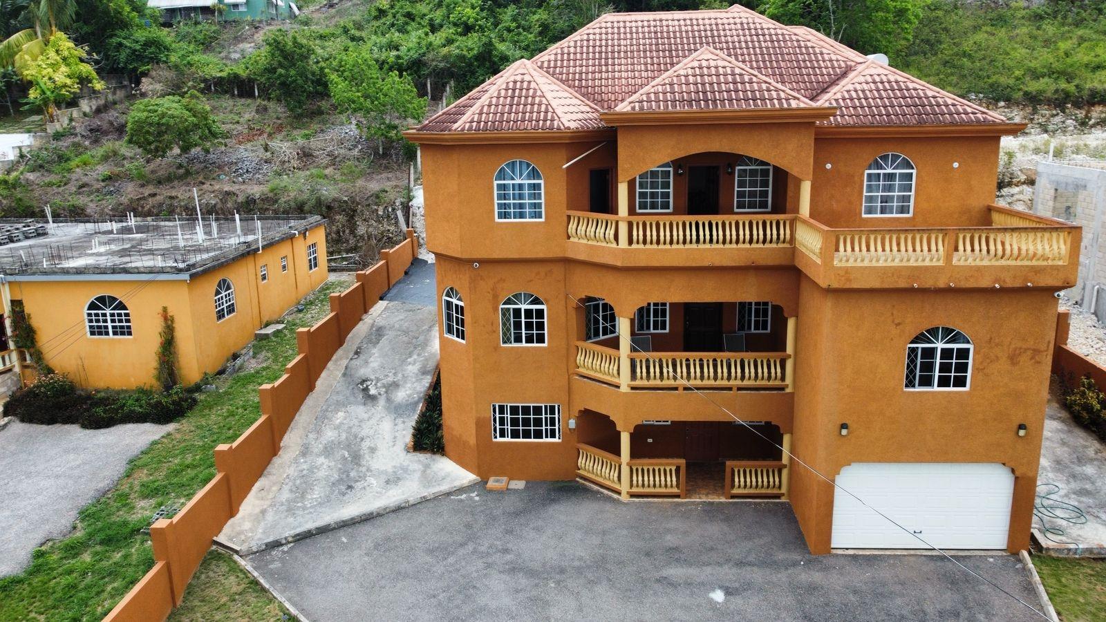 House For Sale: KOLANUT CRESCENT SPUR, Spur Tree | $435,000 | Keez