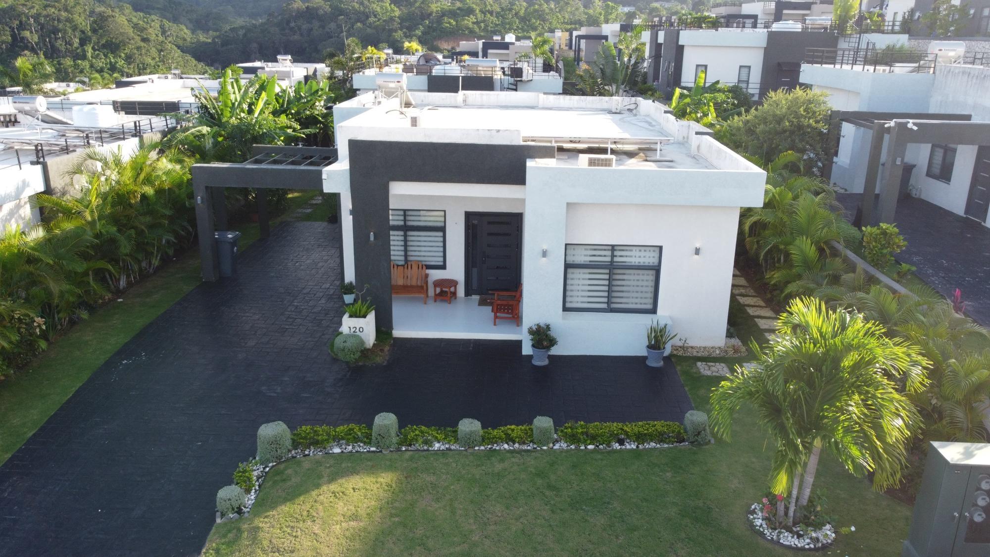 House For Rent: PYRAMID POINT, Ocho Rios | $2,400 | Keez