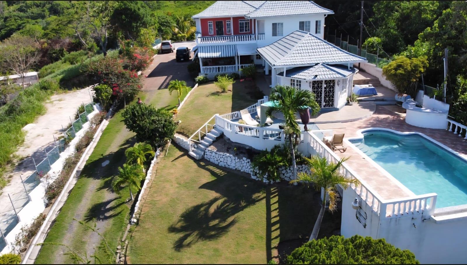 Resort / Villa For Rent: LIGNUM VITAE, THE CREST,, Richmond | $1,800 | Keez