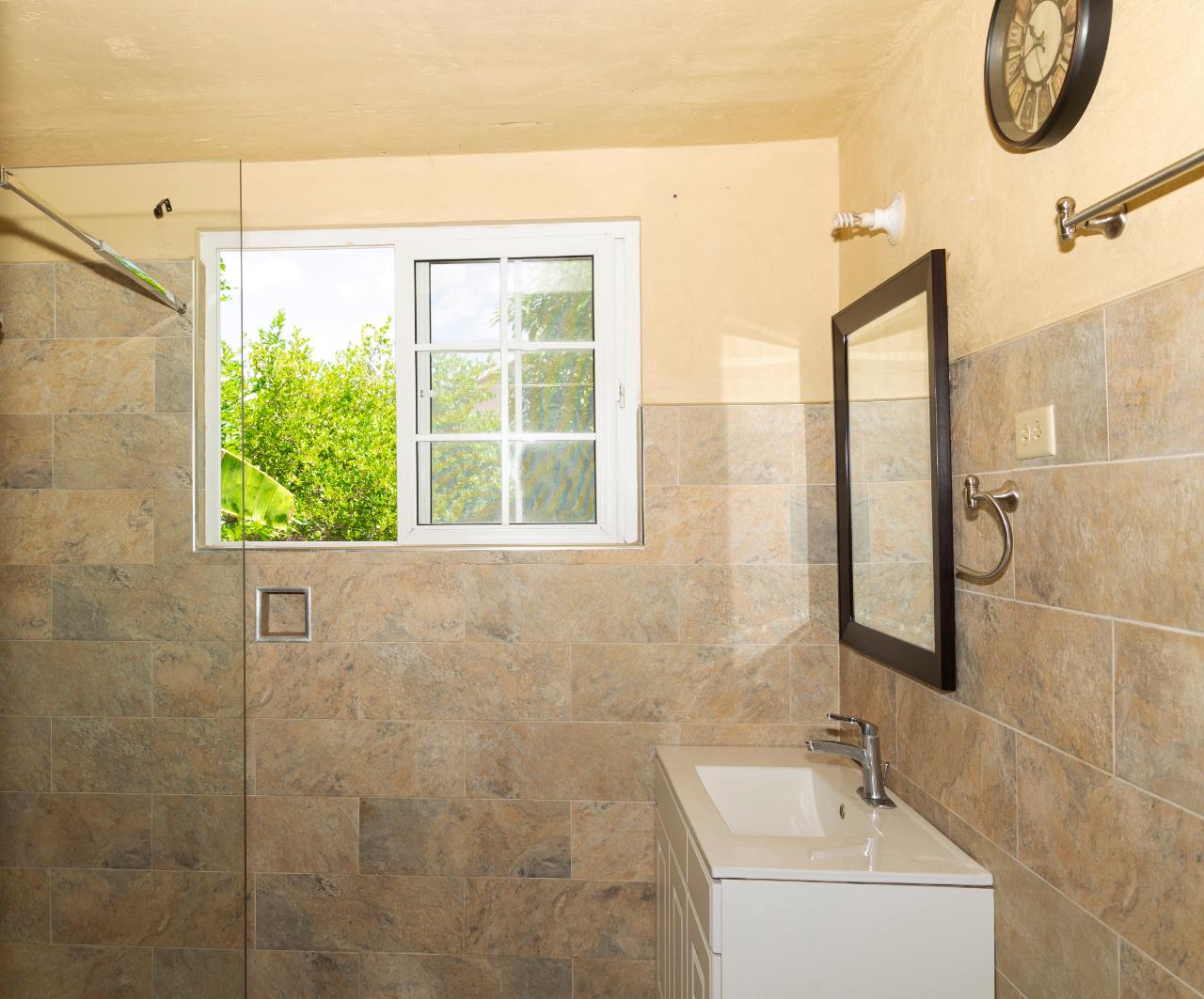 House For Rent: CAYMANAS ESTATES, Caymanas Estates | $180,000 photo 8