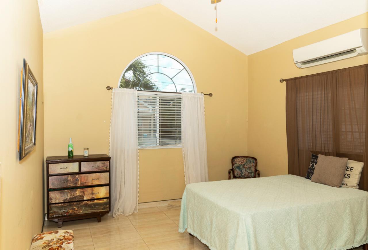 House For Rent: CAYMANAS ESTATES, Caymanas Estates | $180,000 photo 9