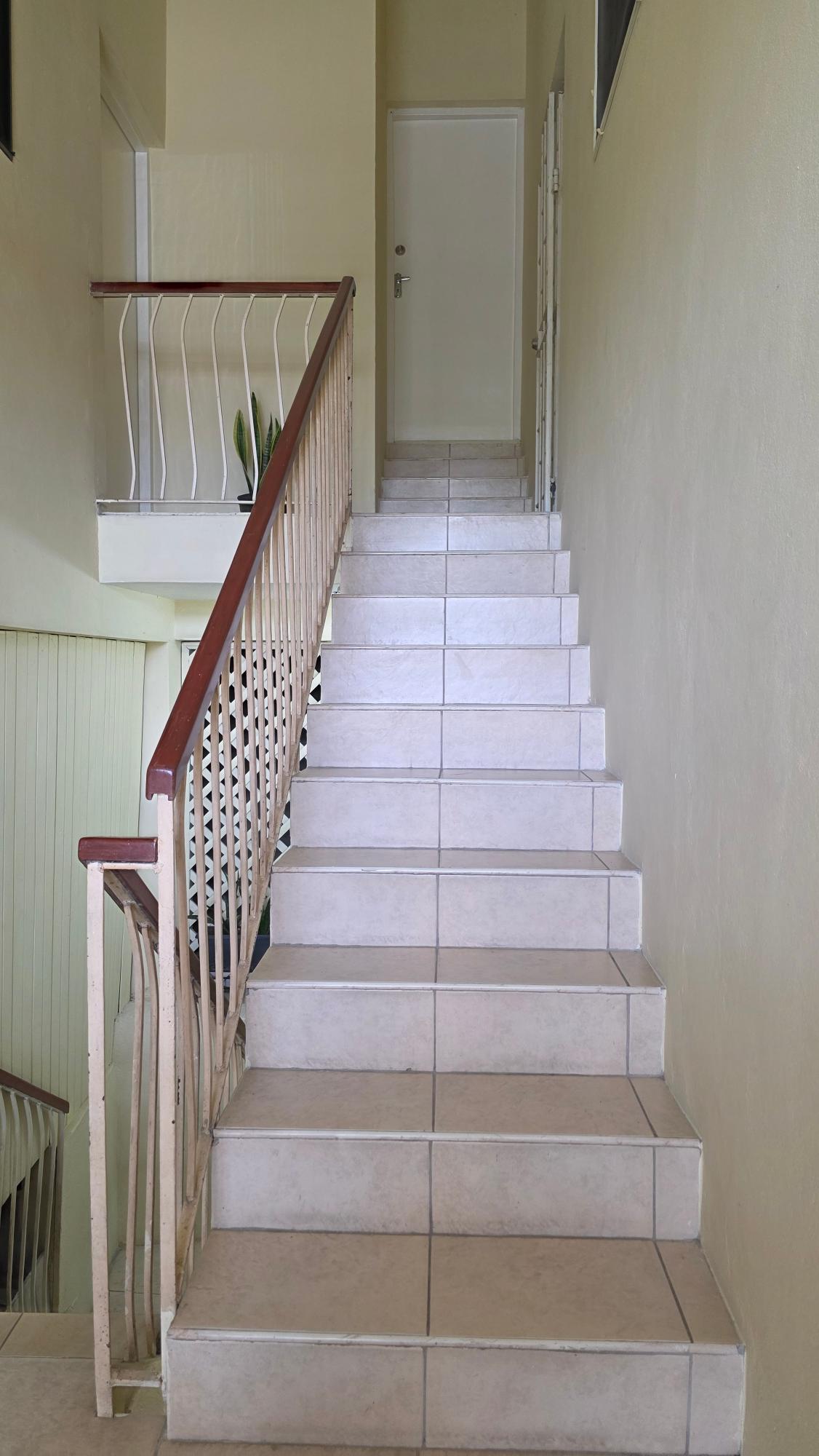 Apartment For Rent: HOPEDALE AVENUE, KINGSTON, Kingston 6 | $150,000 photo 2
