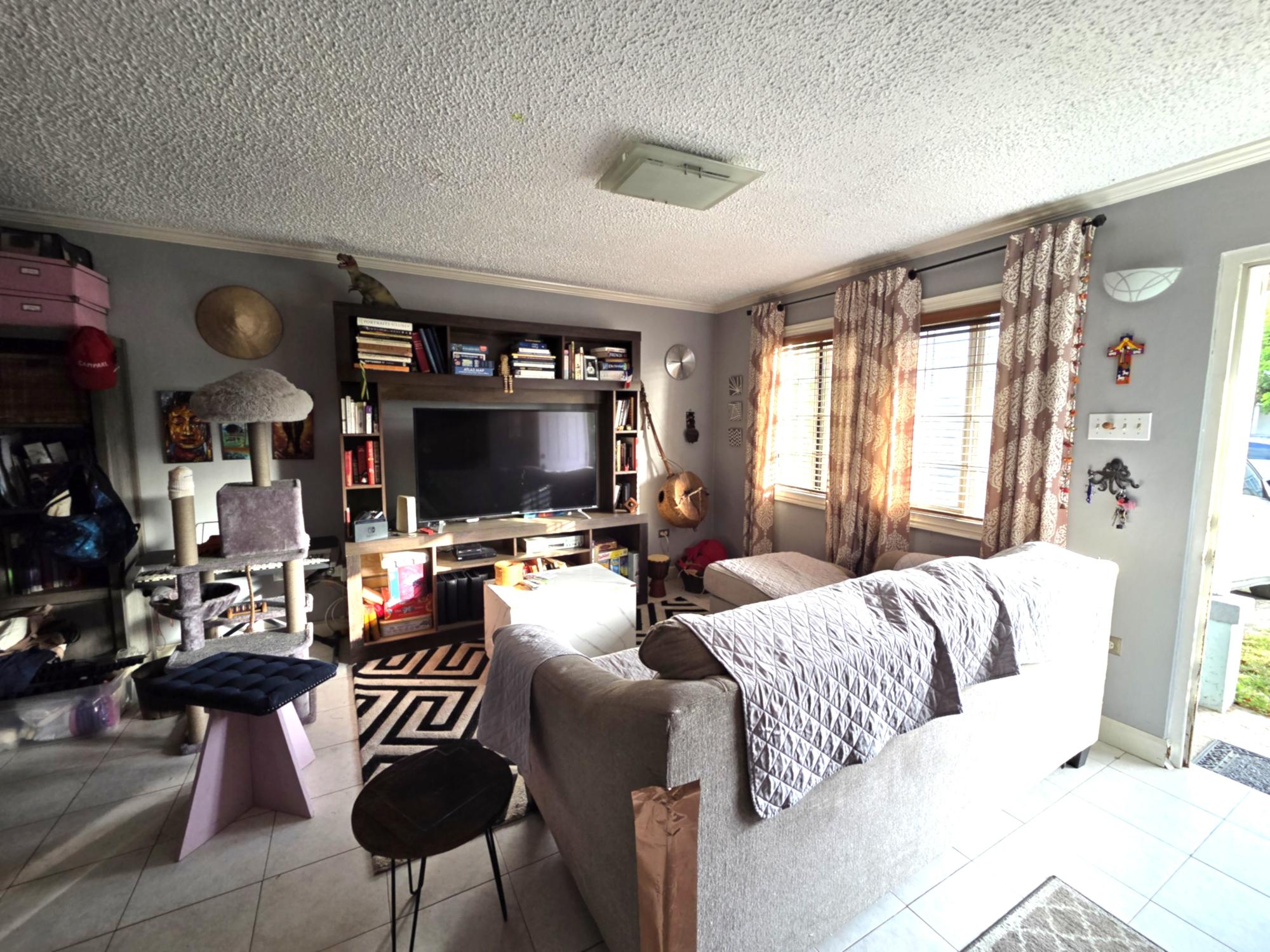 Townhouse For Sale: EAST MOUNTAIN PRIDE, Kingston 6 | $420,000 photo 2