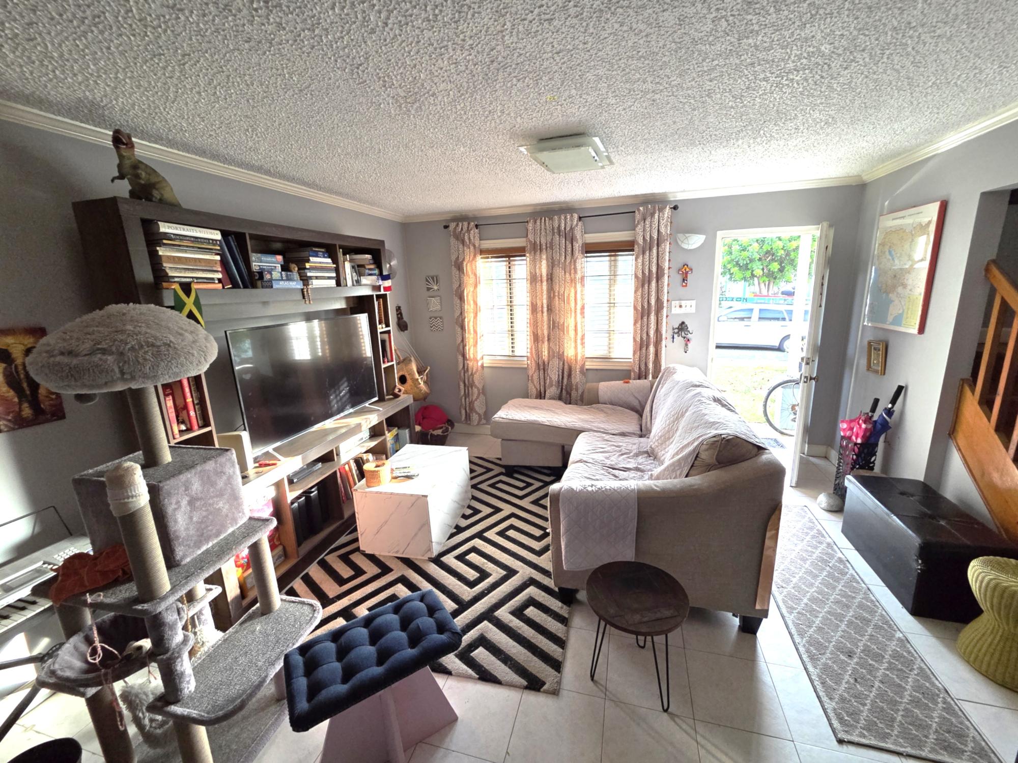 Townhouse For Sale: EAST MOUNTAIN PRIDE, Kingston 6 | $420,000 photo 4