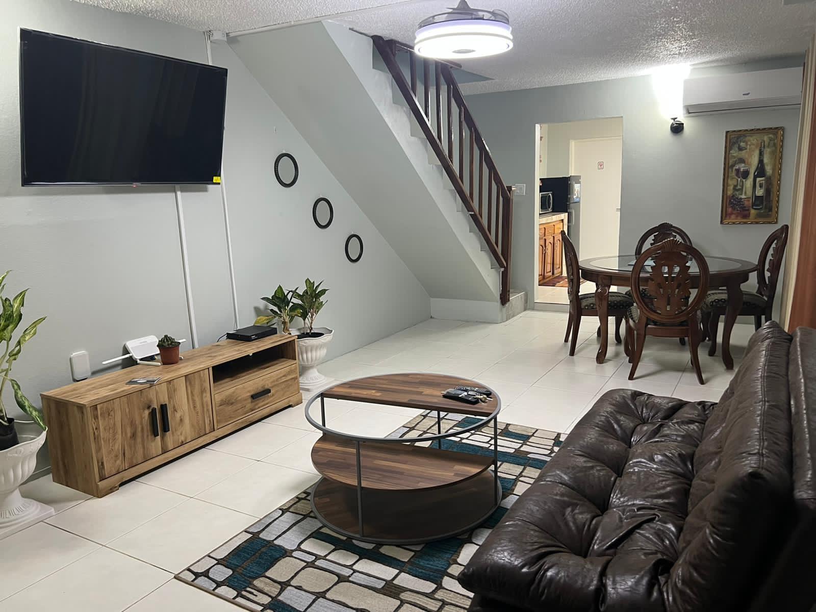 Townhouse For Rent: CEDAR CRESCENT, BRIDGEVIE, Bridgeview | $200,000 photo 2