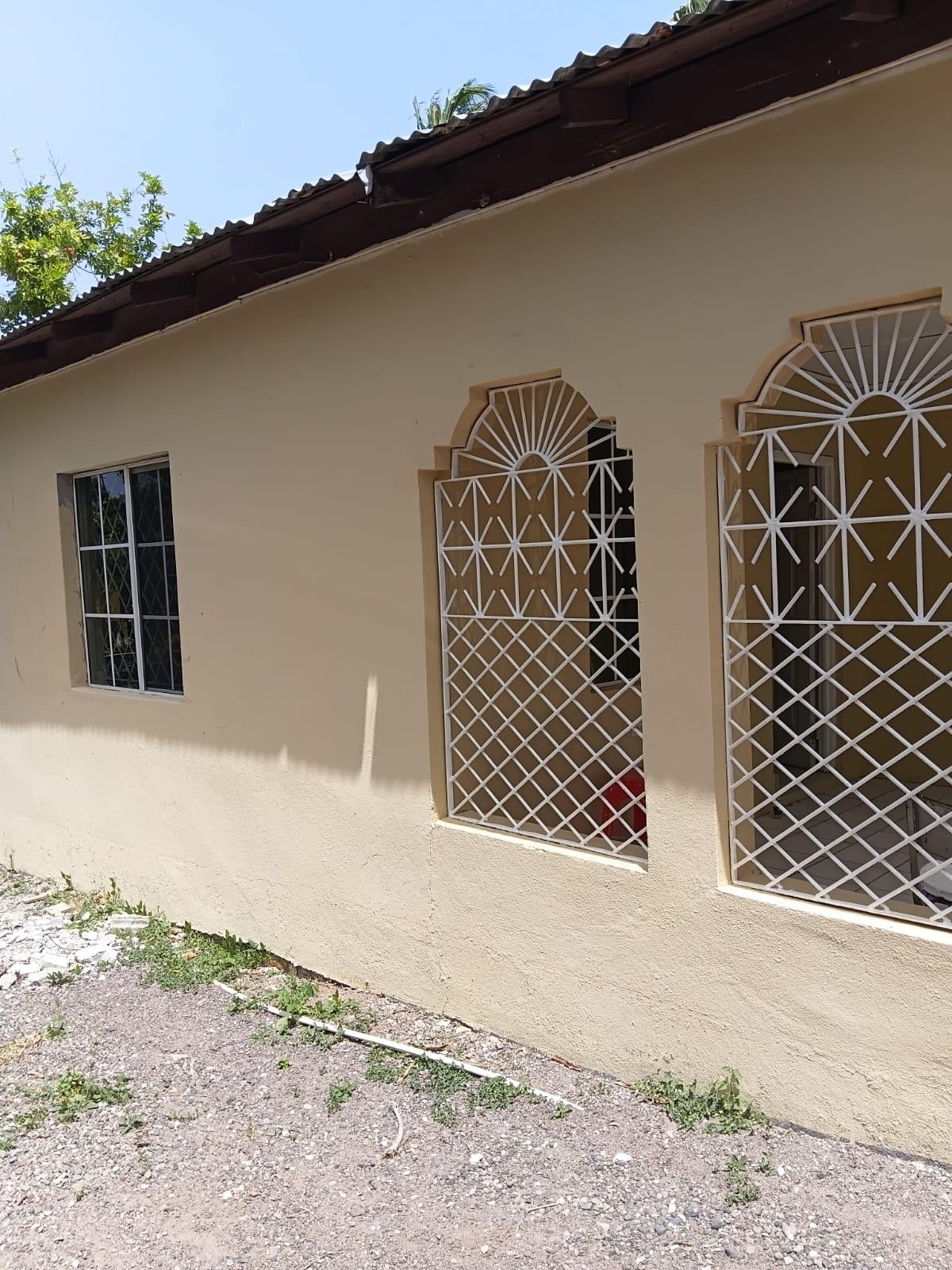 House For Sale: GLENMUIR HOUSING SCHEME, May Pen | $34,000,000 photo 2