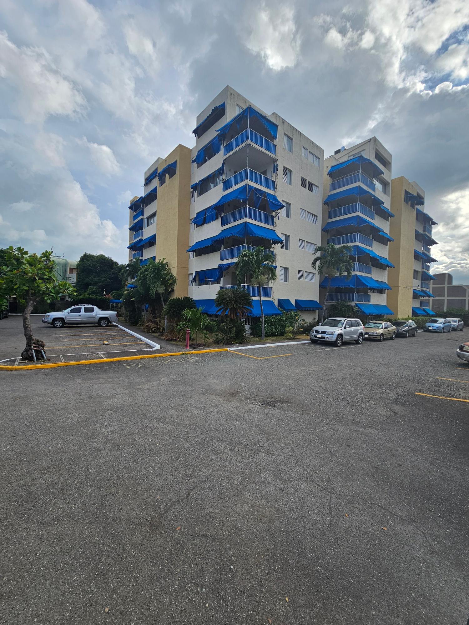 Apartment For Sale: OXFORD ROAD, Kingston 5 | $43,000,000 photo 2