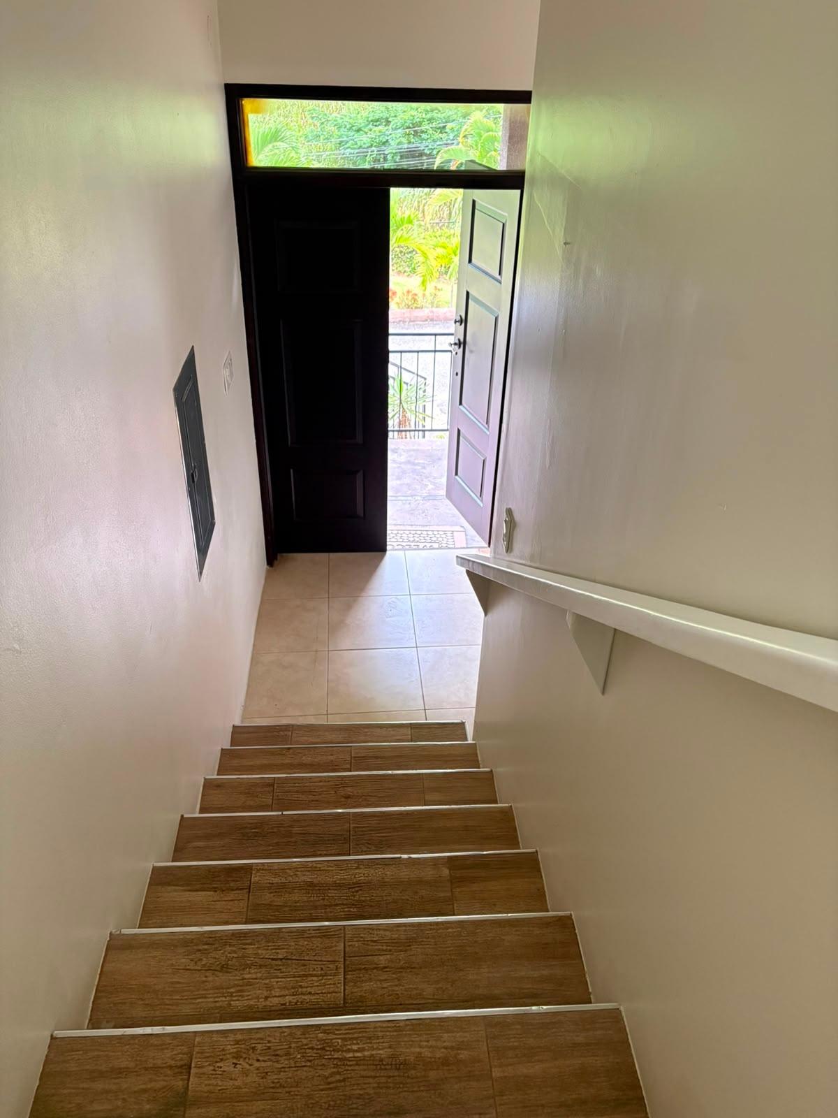 Townhouse For Rent: BELLEVUE DRIVE, KINGSTON, Kingston 19 | $250,000 photo 5