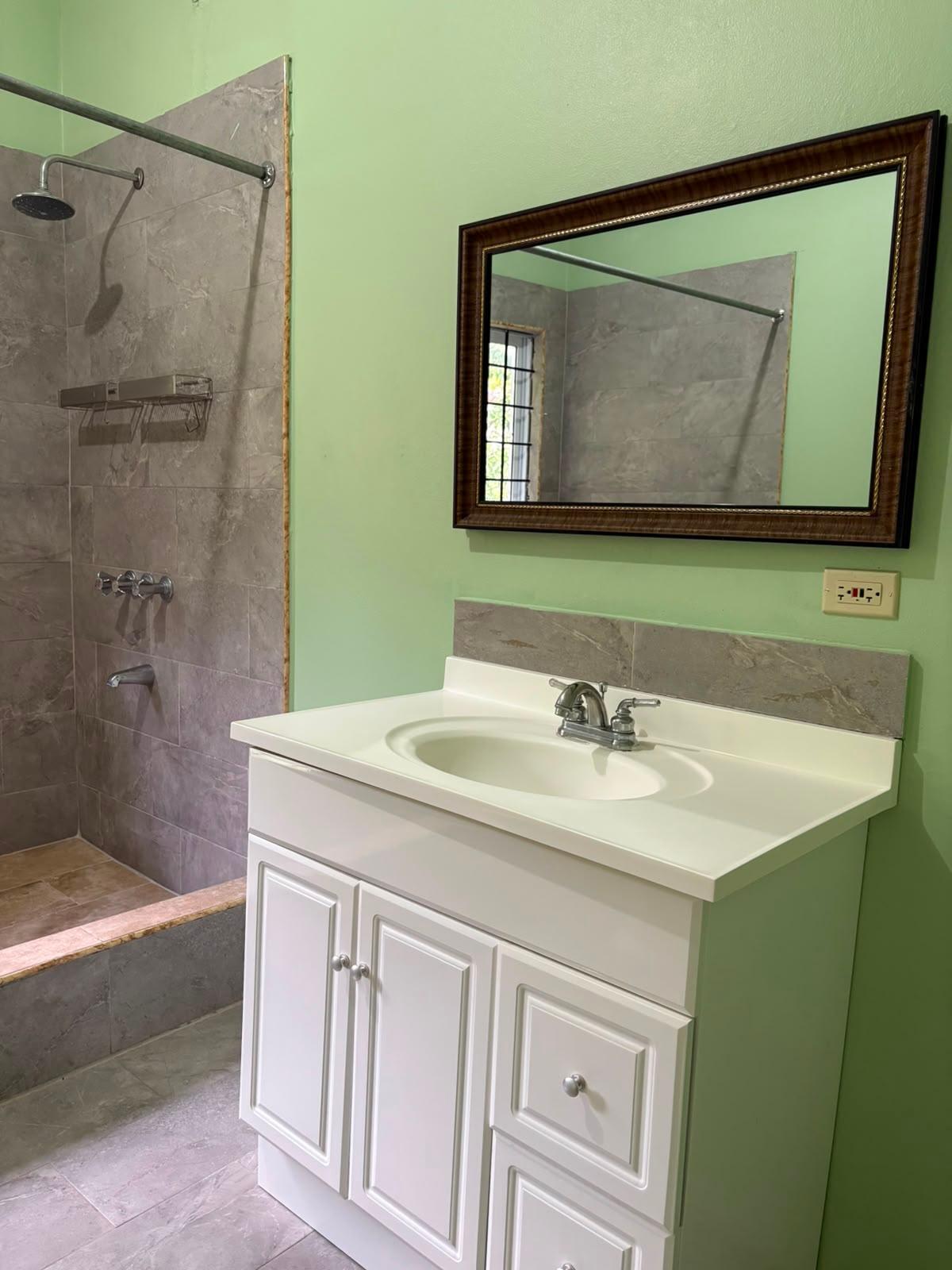 Townhouse For Rent: BELLEVUE DRIVE, KINGSTON, Kingston 19 | $250,000 photo 17