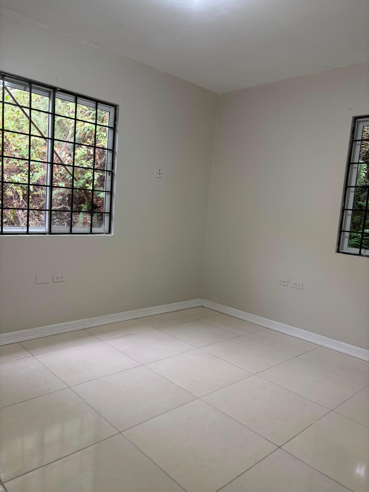 Townhouse For Rent: BELLEVUE DRIVE, KINGSTON, Kingston 19 | $250,000 photo 18