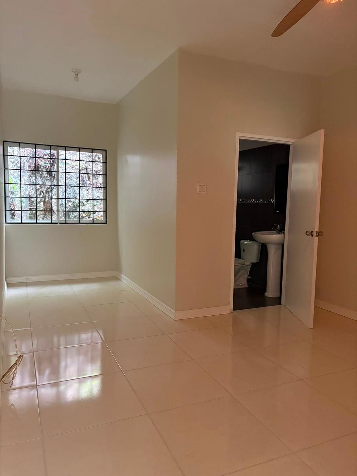 Townhouse For Rent: BELLEVUE DRIVE, KINGSTON, Kingston 19 | $250,000 photo 19