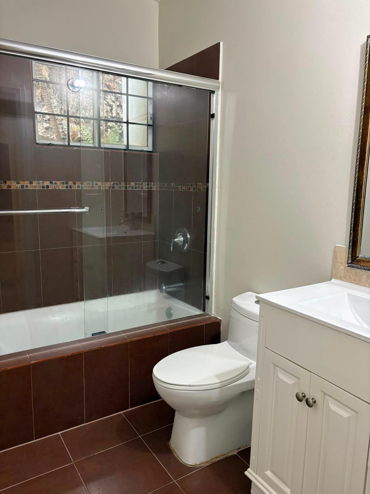 Townhouse For Rent: BELLEVUE DRIVE, KINGSTON, Kingston 19 | $250,000 photo 20