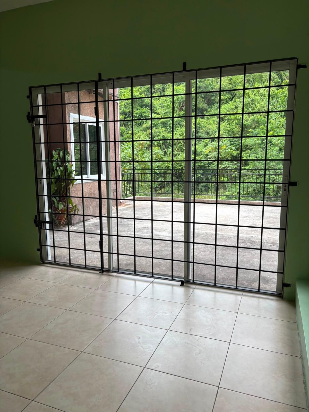 Townhouse For Rent: BELLEVUE DRIVE, KINGSTON, Kingston 19 | $250,000 photo 23