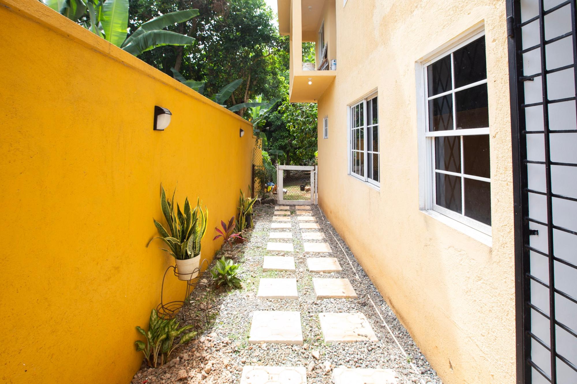 House For Rent: SERPENS WAY SMOKEY VALE K, Kingston 19 | $185,000 photo 10