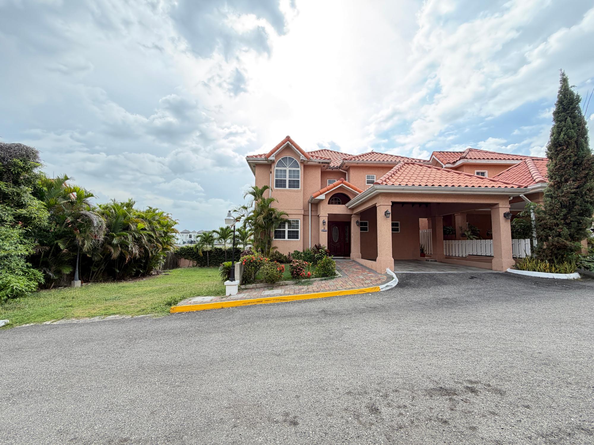 Townhouse For Rent: BARBICAN ROAD, Kingston 6 | $4,000 photo 2