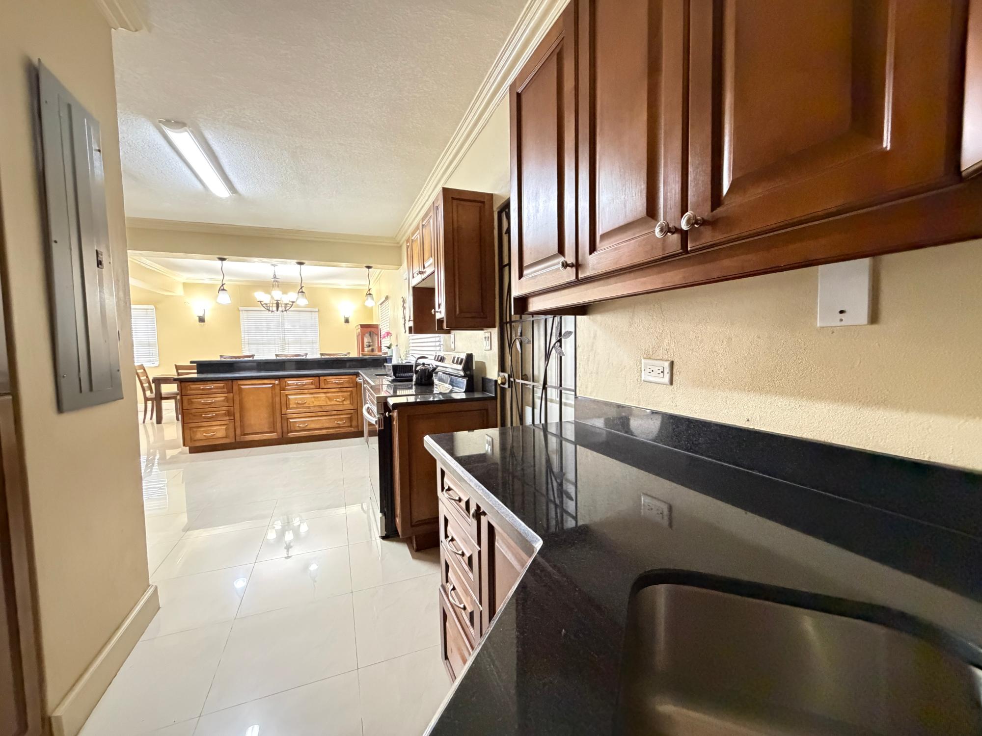 Townhouse For Rent: BARBICAN ROAD, Kingston 6 | $4,000 photo 10