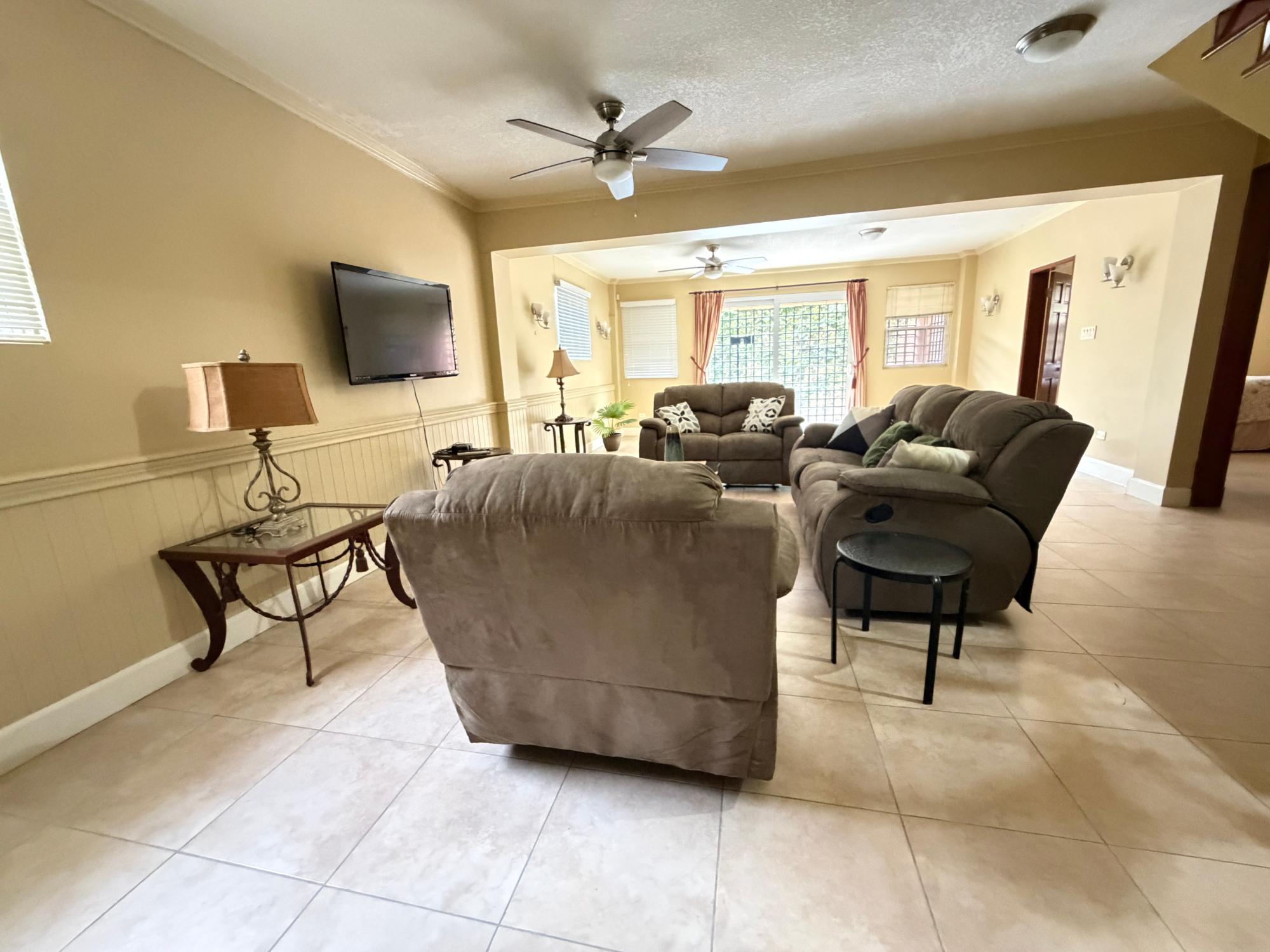 Townhouse For Rent: BARBICAN ROAD, Kingston 6 | $4,000 photo 18