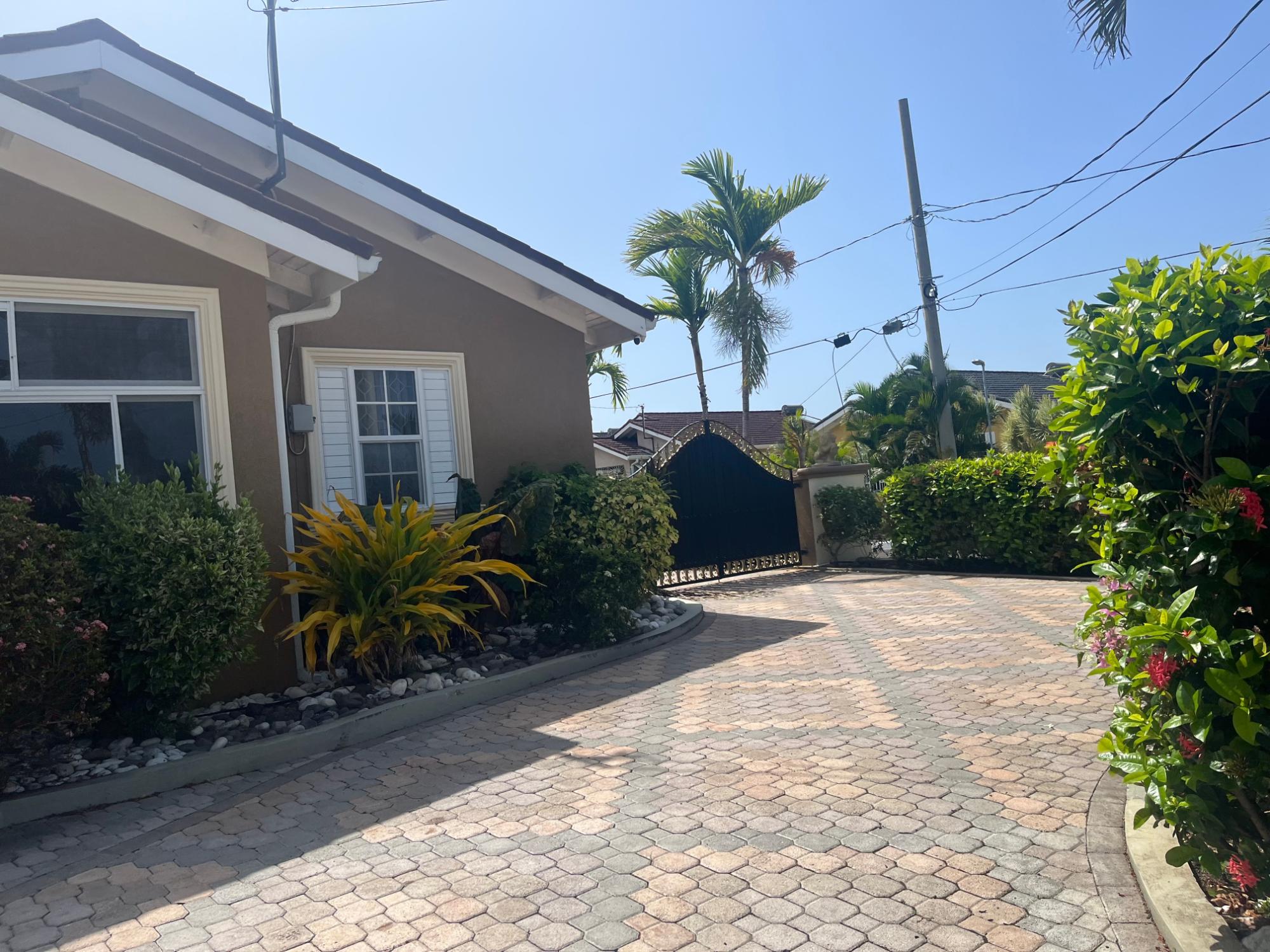 House For Sale: DRAXHALL COUNTRY CLUB, Drax Hall Estate | $525,000 photo 3