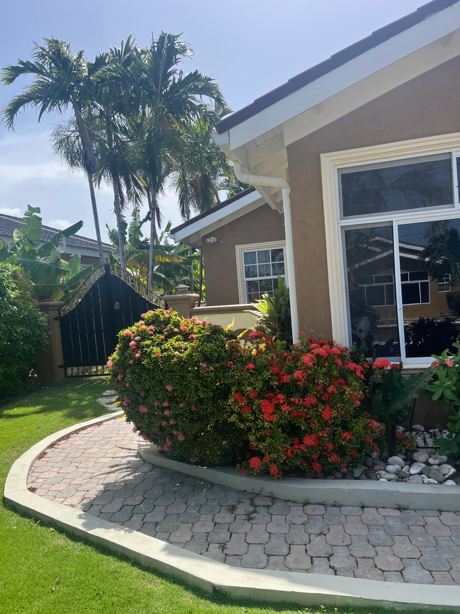 House For Sale: DRAXHALL COUNTRY CLUB, Drax Hall Estate | $525,000 photo 4