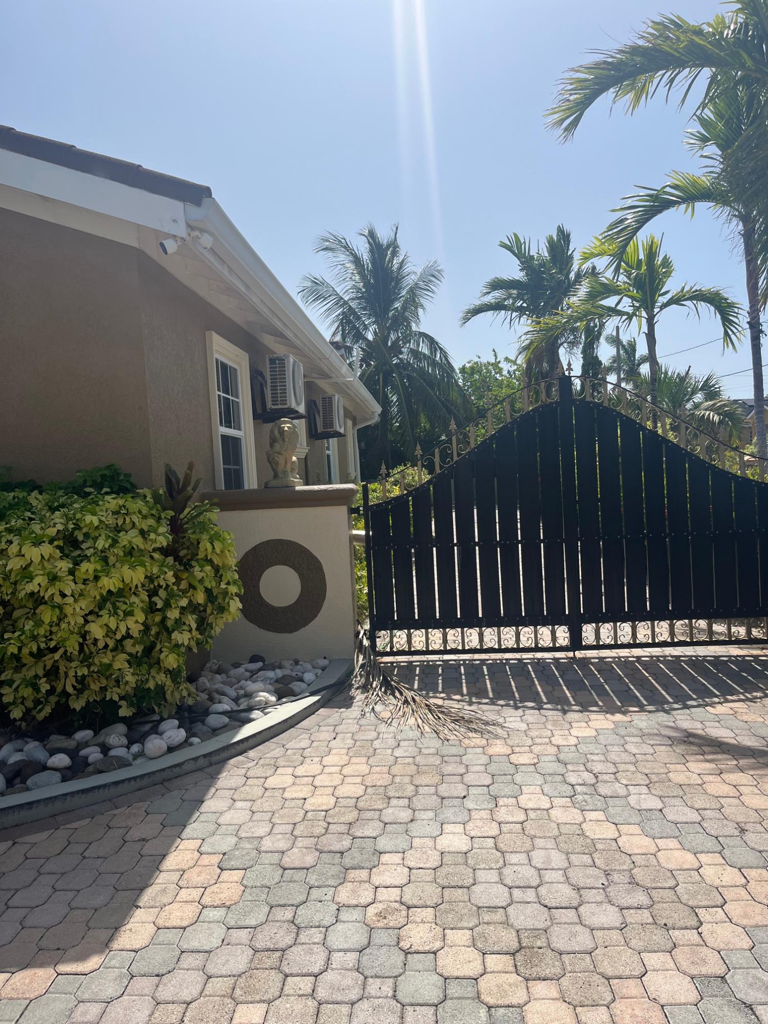 House For Sale: DRAXHALL COUNTRY CLUB, Drax Hall Estate | $525,000 photo 5