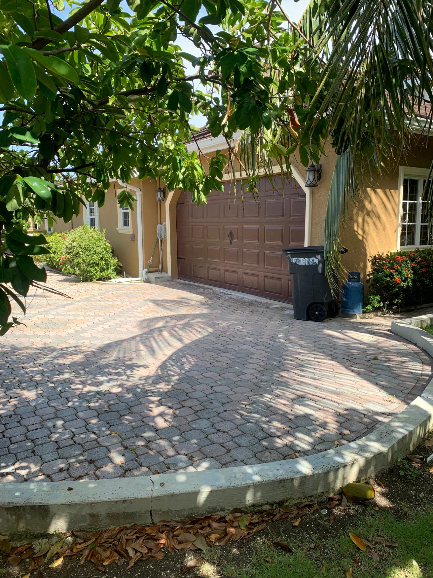 House For Sale: DRAXHALL COUNTRY CLUB, Drax Hall Estate | $525,000 photo 13