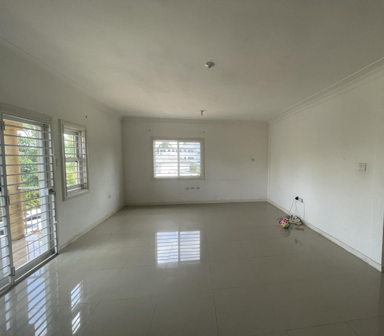 Apartment For Rent: UNIVERSITY CRESCENT, Kingston 6 | $220,000 photo 9