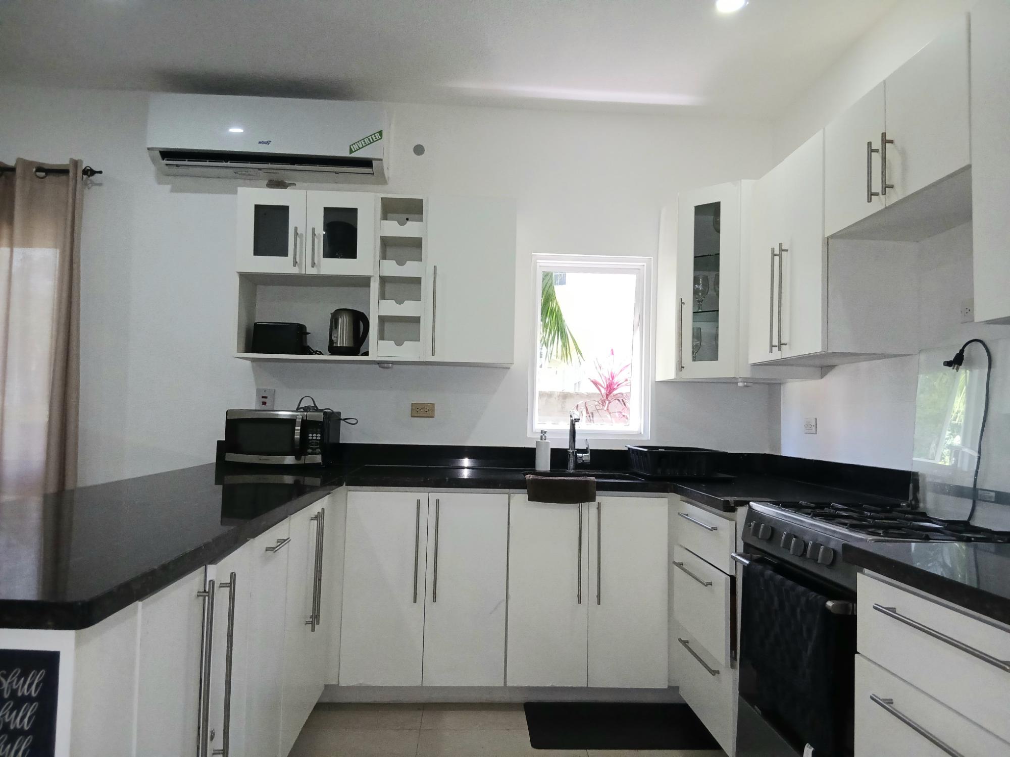 Apartment For Rent: POINCIANA AVENUE, CARDIFF, Runaway Bay | $1,400 photo 3