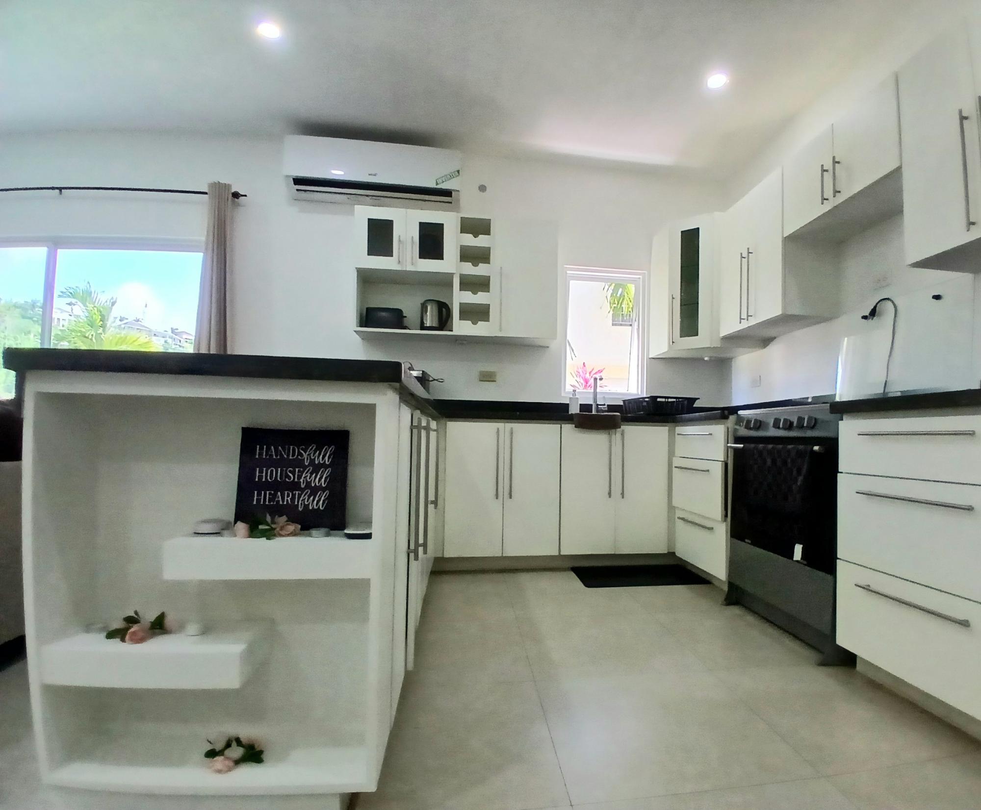 Apartment For Rent: POINCIANA AVENUE, CARDIFF, Runaway Bay | $1,400 photo 4
