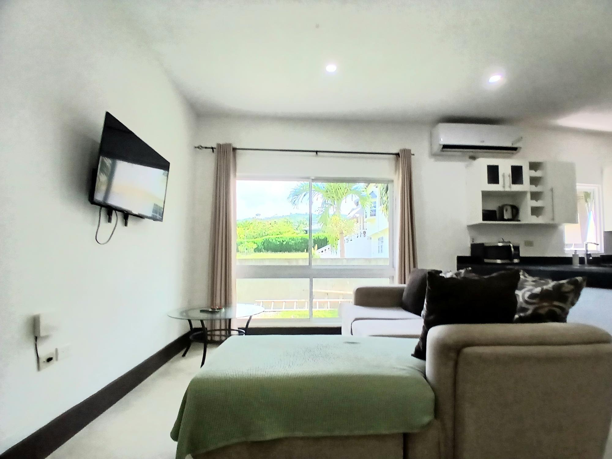 Apartment For Rent: POINCIANA AVENUE, CARDIFF, Runaway Bay | $1,400 photo 6