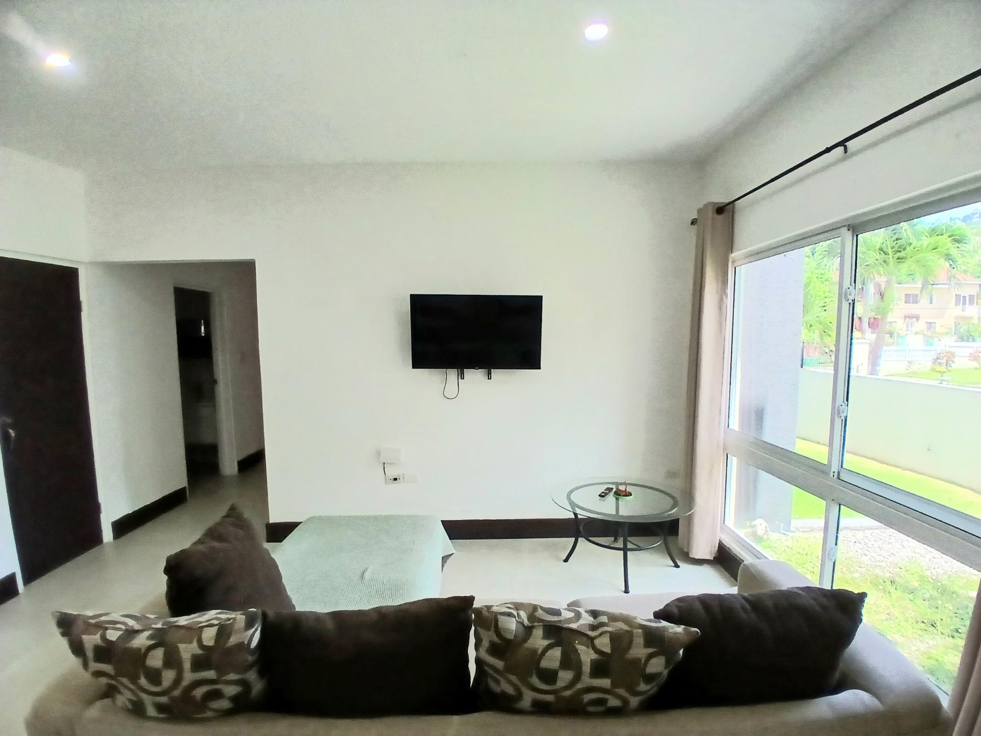 Apartment For Rent: POINCIANA AVENUE, CARDIFF, Runaway Bay | $1,400 photo 7