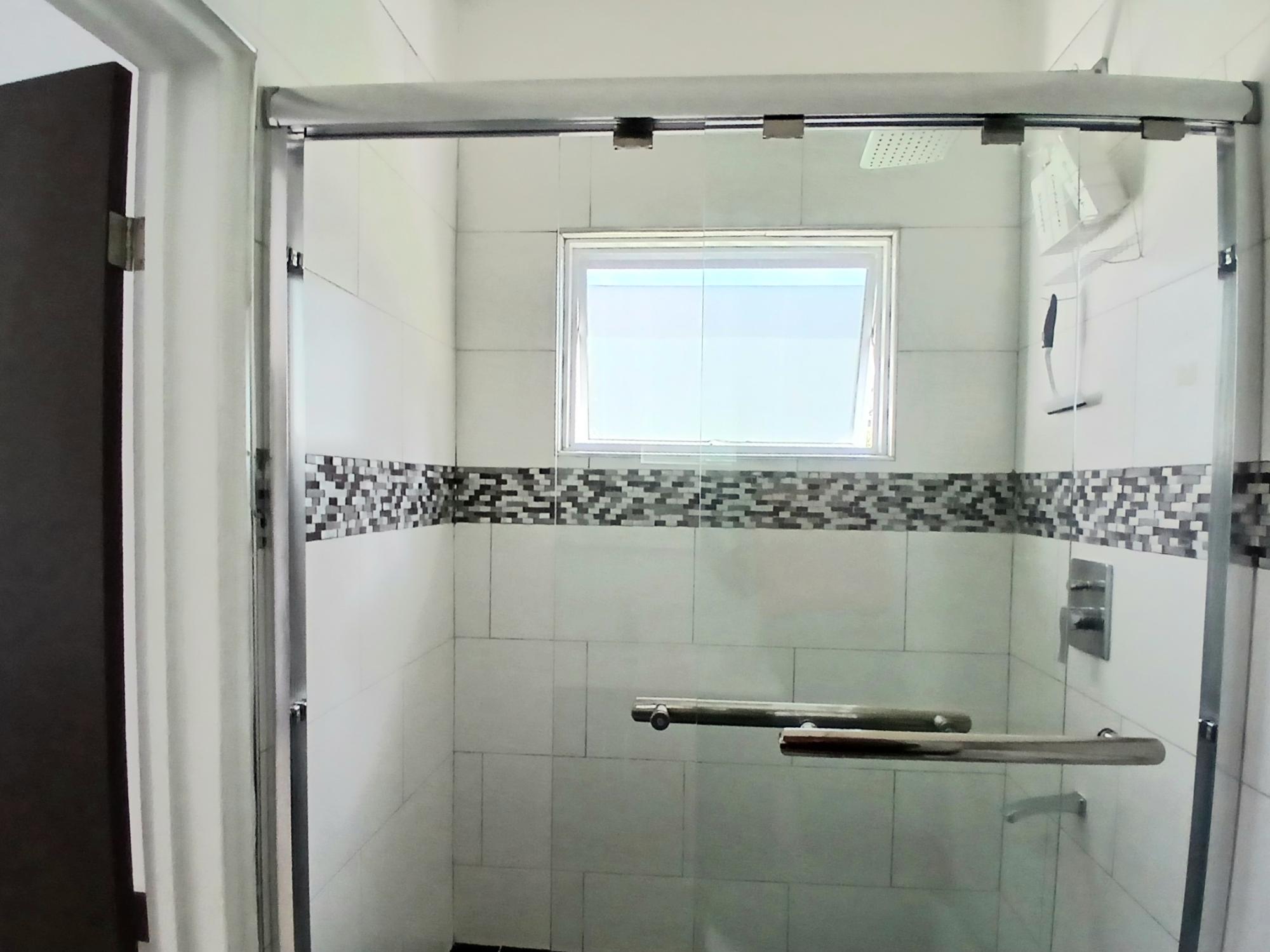Apartment For Rent: POINCIANA AVENUE, CARDIFF, Runaway Bay | $1,400 photo 17