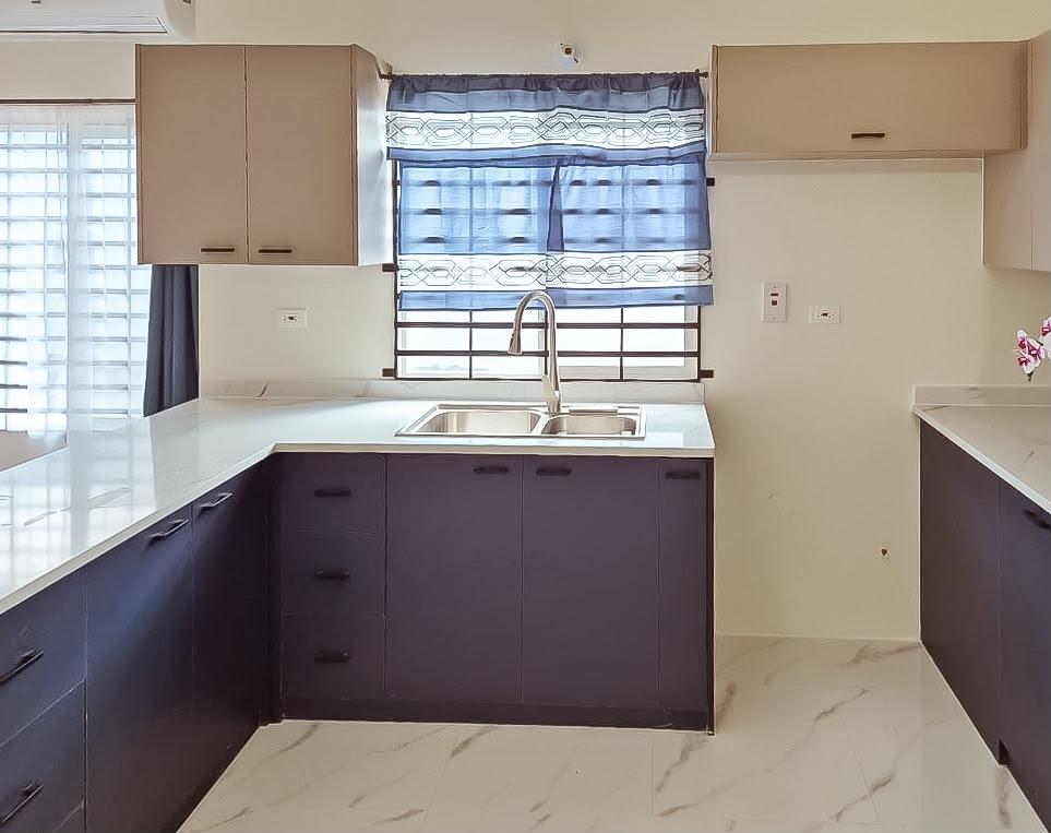 House For Rent: CORAL SPRING ESTATE, Coral Spring | $130,000 photo 6